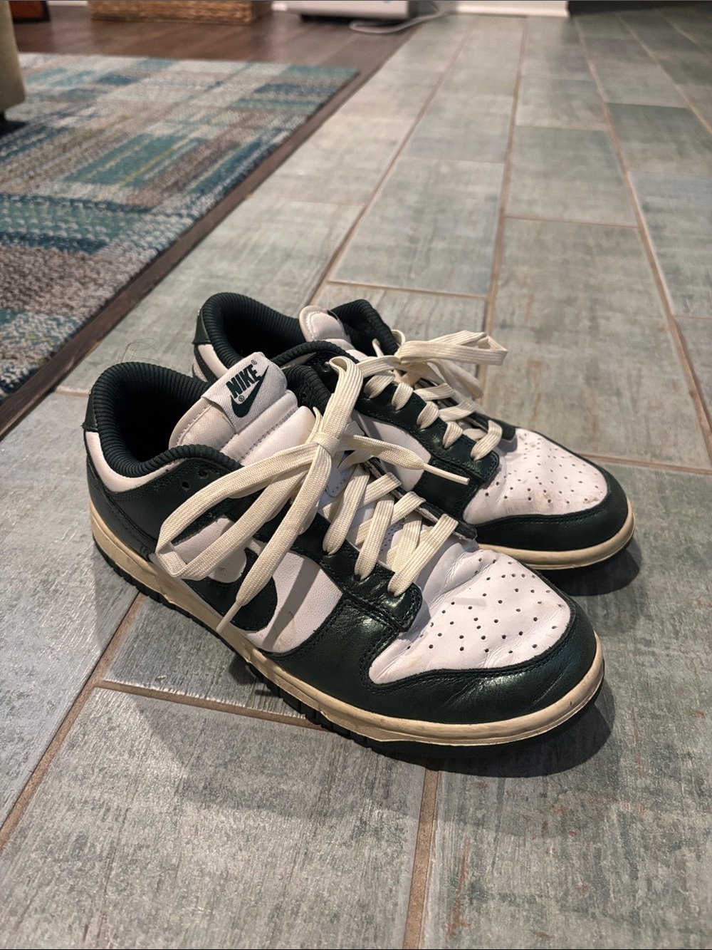 Nike Women's Low-Top Sneakers in White and Dark Green